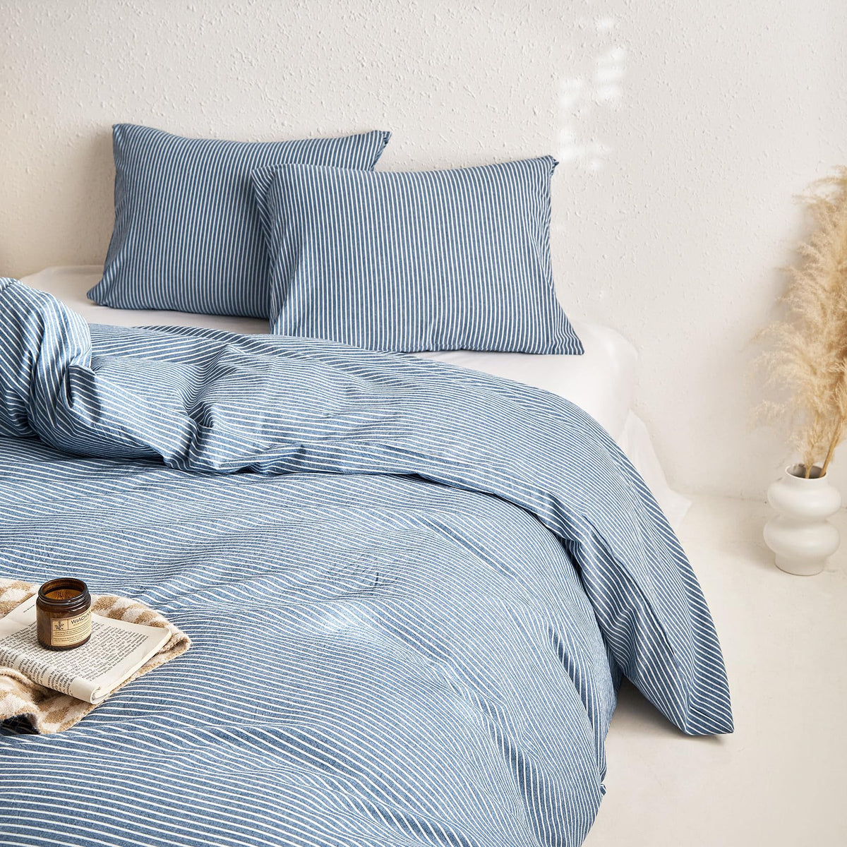 Wake In Cloud duvet cover with four corner ties keeps your insert secure
