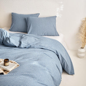 Wake In Cloud duvet cover with four corner ties keeps your insert secure