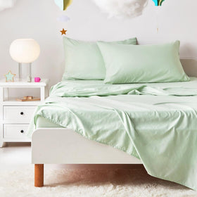 Wake In Cloud fitted sheet with elastic deep pocket ensures a snug, secure fit.