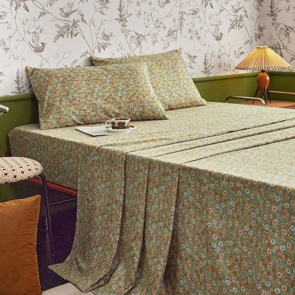 Wake In Cloud floral bed sheets queen set with daisy pattern for cozy vintage feel.