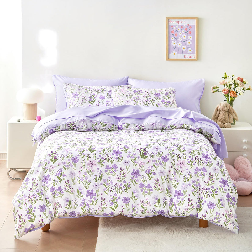 Wake In Cloud floral bedding set blossoms brighten a playful girls' room.