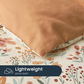 Wake In Cloud packaging showing a 5-piece easy-care bedding bundle.