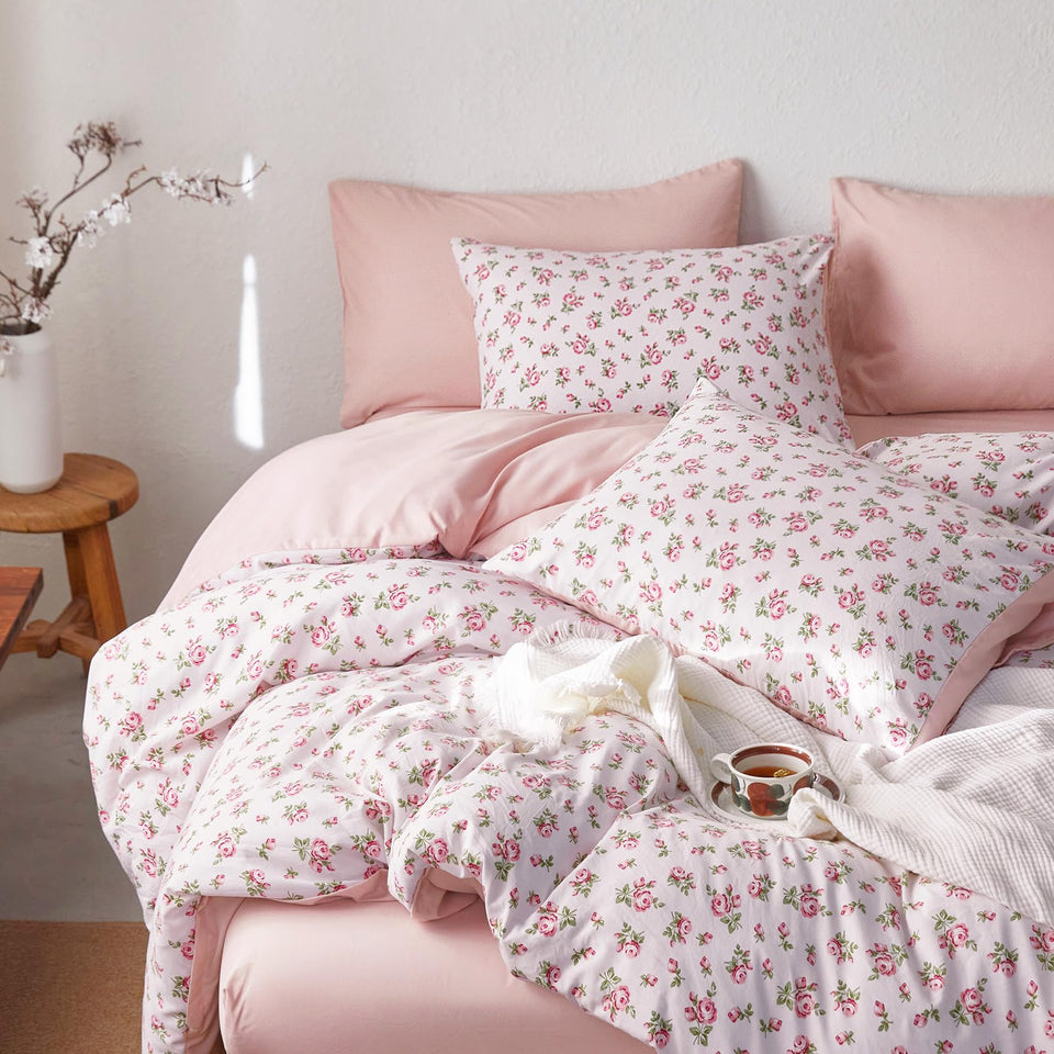 Wake In Cloud floral comforter set with rose pattern boosts cozy cottagecore vibes