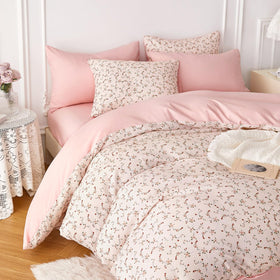 Wake In Cloud soft lightweight all-season bedding provides breathable warmth.