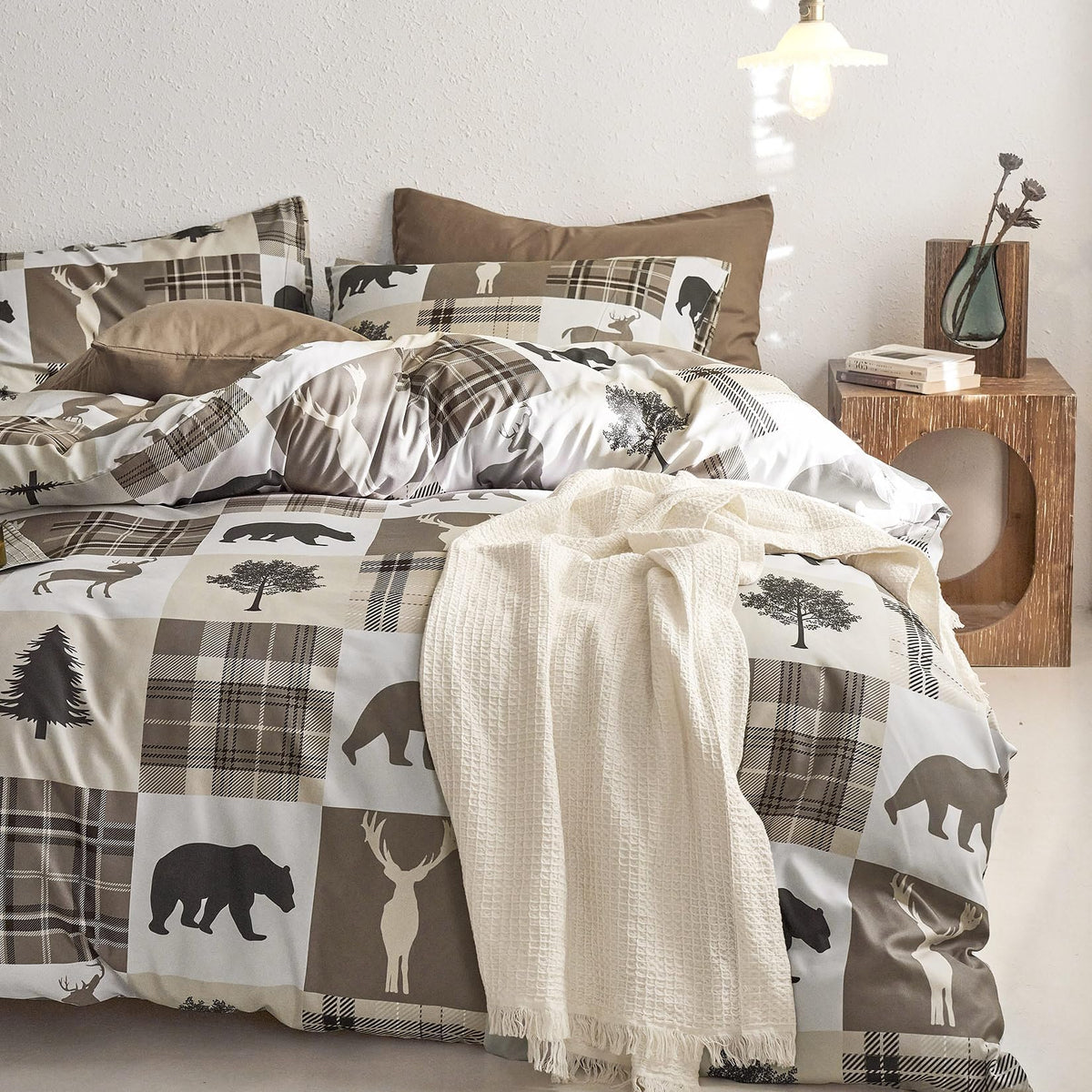 Wake In Cloud soft lightweight microfiber comforter offers all-season warmth.