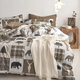 Wake In Cloud soft lightweight microfiber comforter offers all-season warmth.