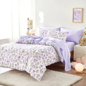 Wake In Cloud twin-size 5-piece set flat sheet closeup of soft fabric.