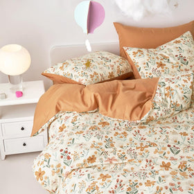 Wake In Cloud floral fitted sheet with deep pocket and all-around elastic.