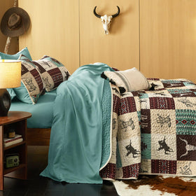Wake In Cloud 3-piece quilt set includes quilt and two shams for complete bedding.