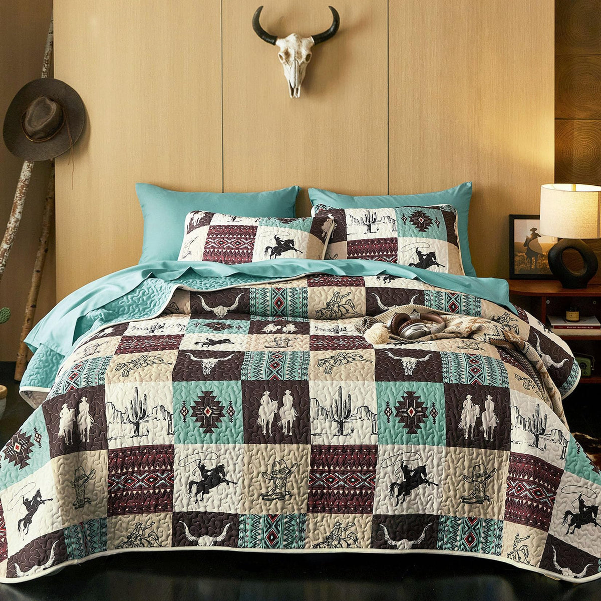 Wake In Cloud Western Quilt Set with patchwork design adds rustic warmth to bedrooms.