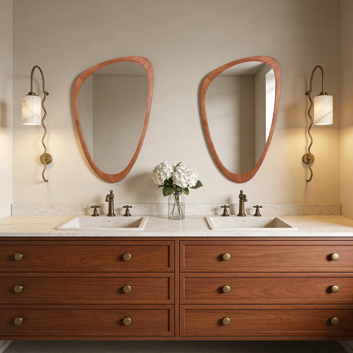 WallBeyond silver-plated layer mirror provides clear reflection with minimal distortion