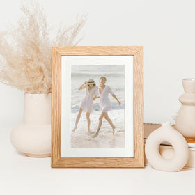 Wallwisy frame with ivory mat offers versatile 5x7 or 4x6 display.