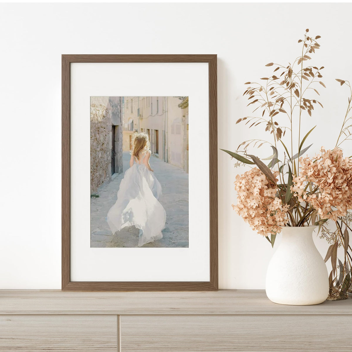 Wallwisy oak frame makes a thoughtful gift for weddings or anniversaries.