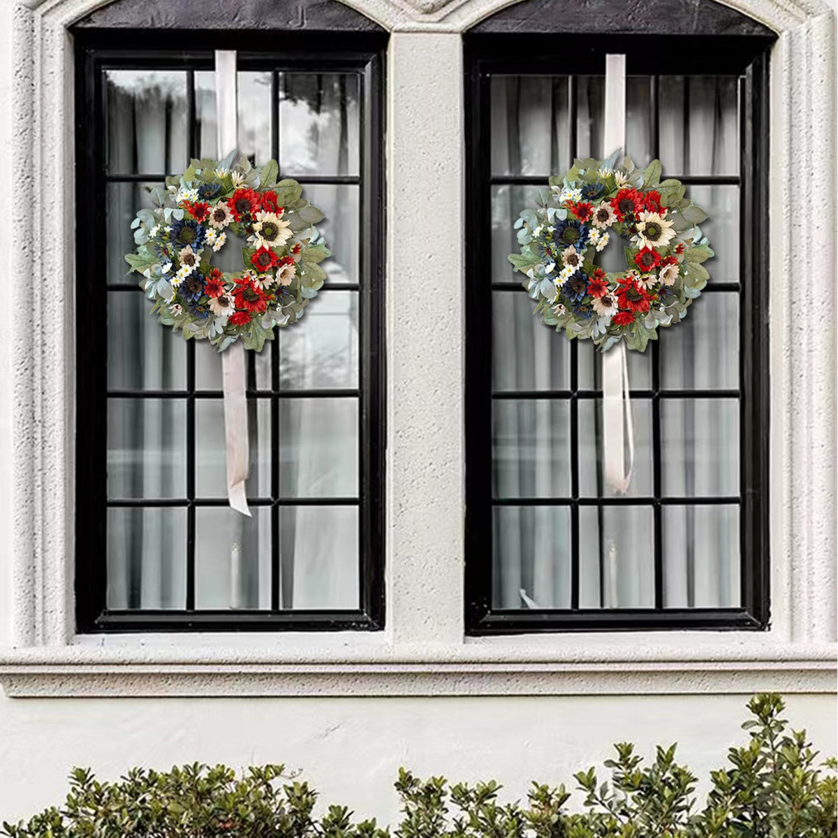 WANNA-CUL wreath shipped with a storage box for easy reuse next year.