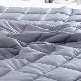 Waowoo blanket at bedtime creates a soothing ambience.