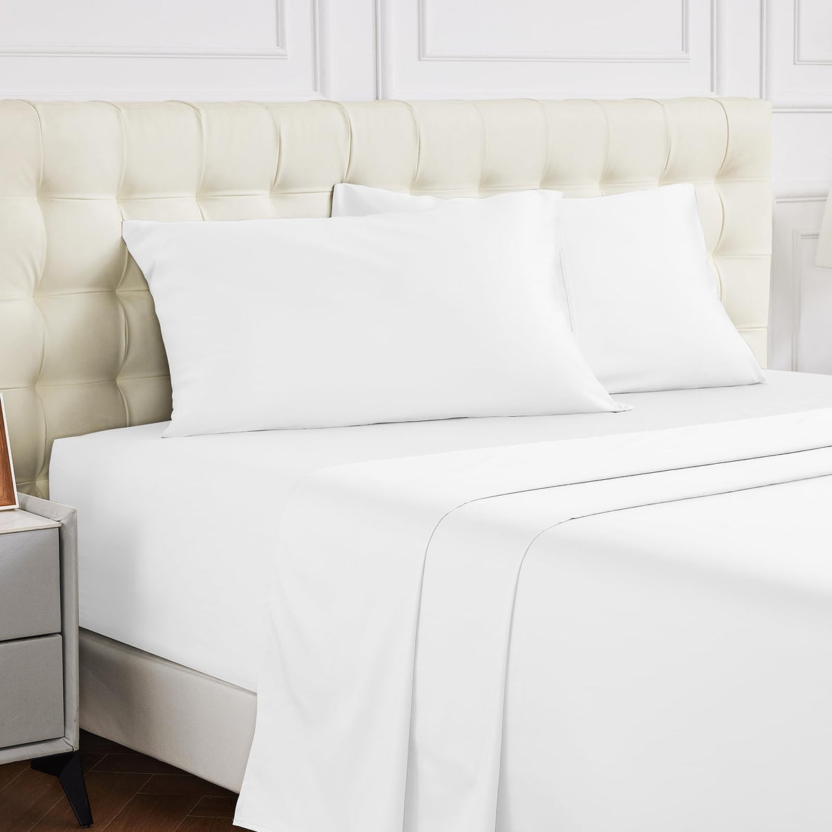 Warmstar queen fitted sheet in white with 600TC sateen finish for hotel-soft comfort