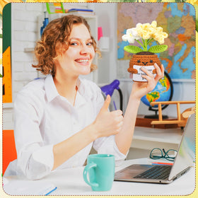 Wavwavw Compact size crochet plant fits on small desks and shelves.