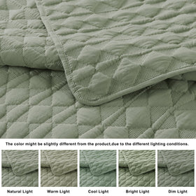 WDCOZY quilt closeup shows soft brushed finish and textured surface.