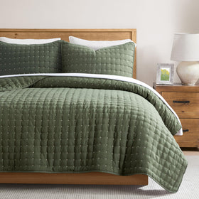 WDCOZY Cal King quilt on bed with ample coverage