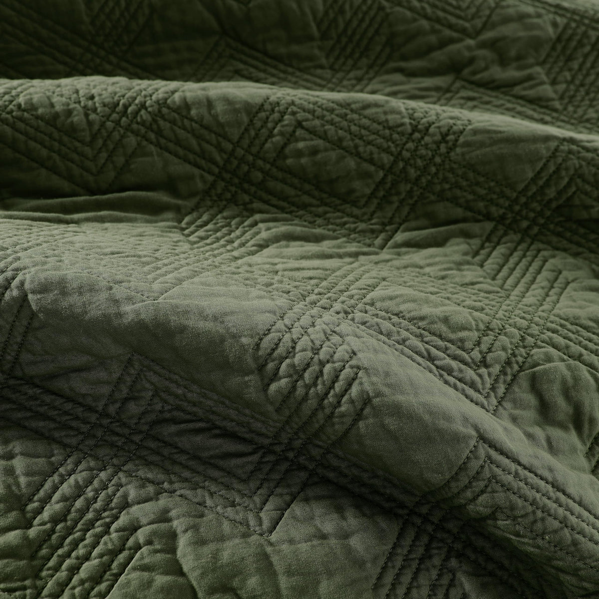 WDCOZY durable fabric resists pilling and fading.