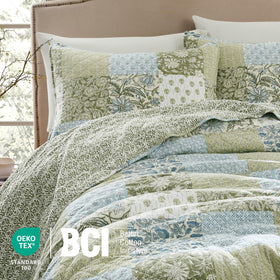 WDCOZY green floral pattern quilt close-up highlights soft cotton weave.