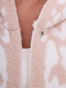 WDCOZY leopard wearable blanket hoodie gift-ready presentation suggests thoughtful warmth.