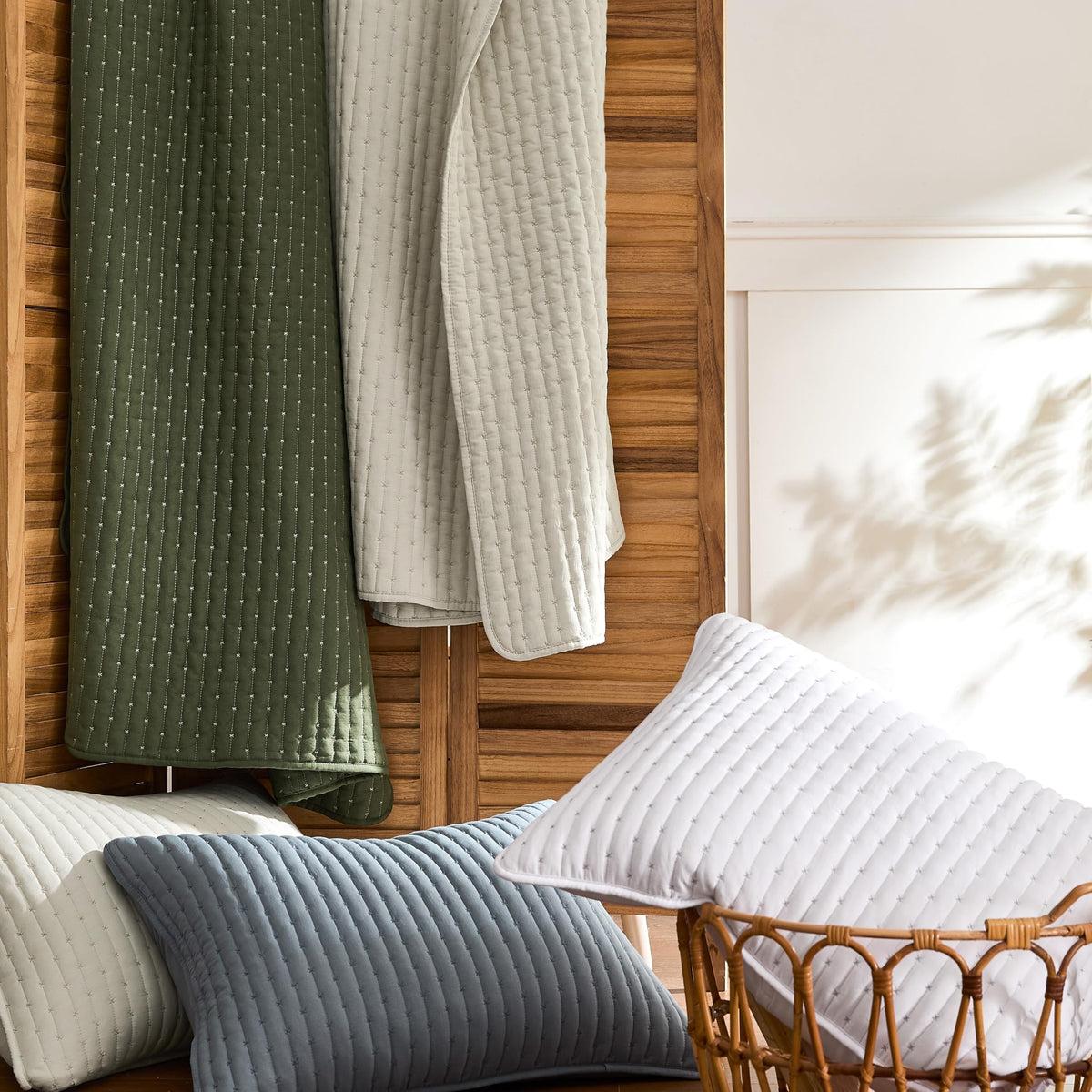 WDCOZY 100% polyester fabric offers durability and easy care.
