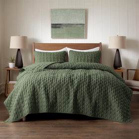 WDCOZY olive green quilt packaging highlights easy care and durability