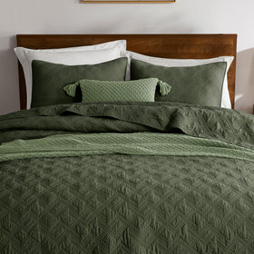WDCOZY olive green quilt texture close-up highlights soft breathable cotton for all-season comfort.