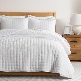 WDCOZY White Cloud Quilt on a neatly made bed for calm, cozy style.