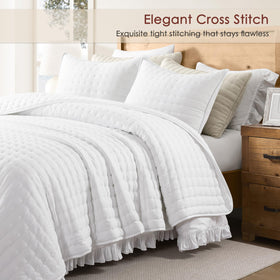 WDCOZY White Cloud Quilt folded neatly, highlighting compact, lightweight design.
