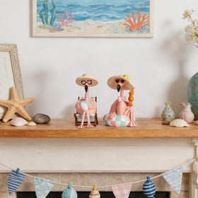 WDS WONDROUS resin flamingo figurine pair shows durable finish for indoor and outdoor display.
