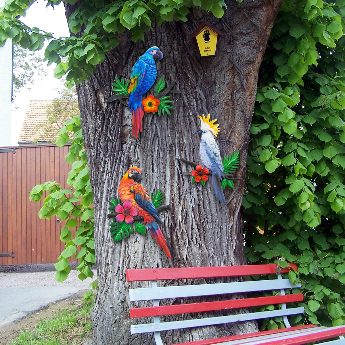 Weibefee indoor-outdoor parrot wall art creates inviting garden vibes