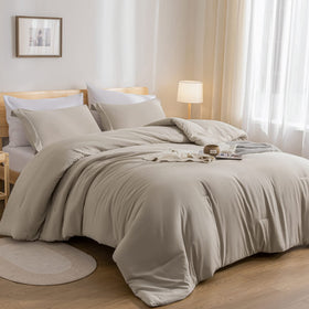 Weigelia white flat sheet adds a smooth, breathable layer under the comforter.