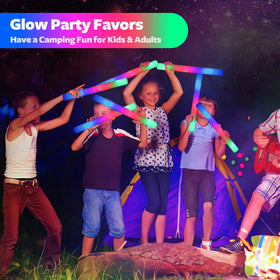 Wellent wedding glow sticks greet guests with radiant, welcoming light.