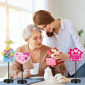 Wenqik best mom heart sign complements gifts and table styling.