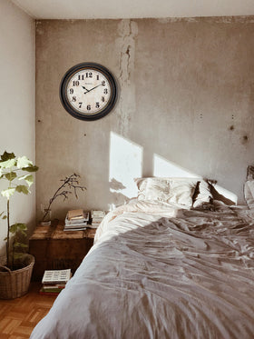 Westclox Traditional Large Wall Clock battery-powered operation frees cord-free placement.