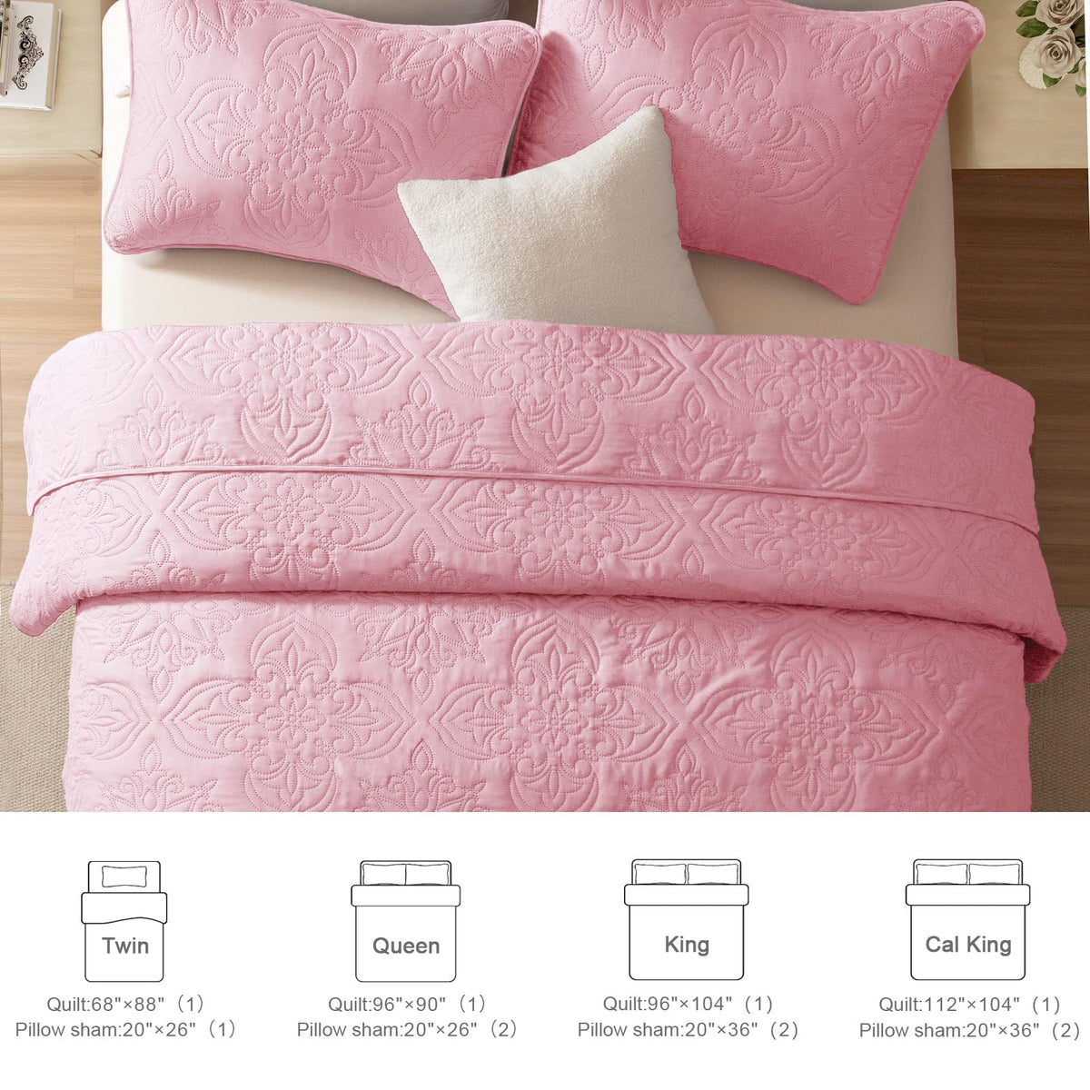 Whale Flotilla easy-care quilt is machine washable and quick-drying.