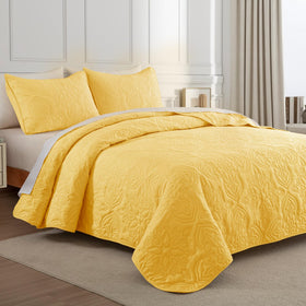 Whale Flotilla quilt shows ultrasonic stitching for durable seams and long-lasting comfort.
