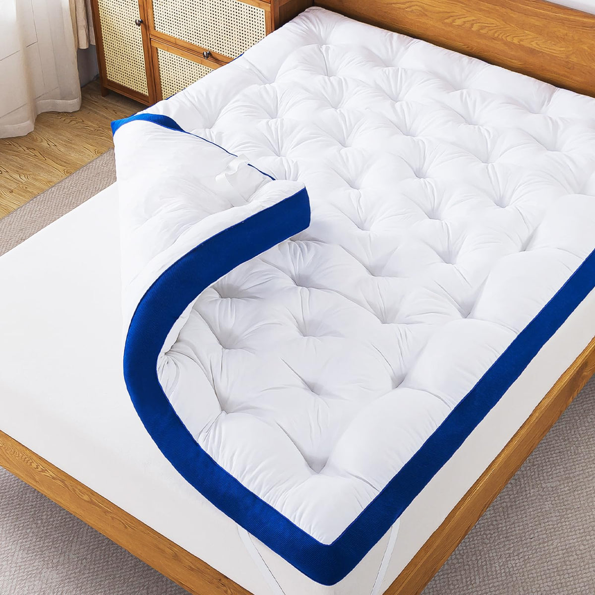 WhatsBedding king topper packaging view demonstrates vacuum compression for easy transport.