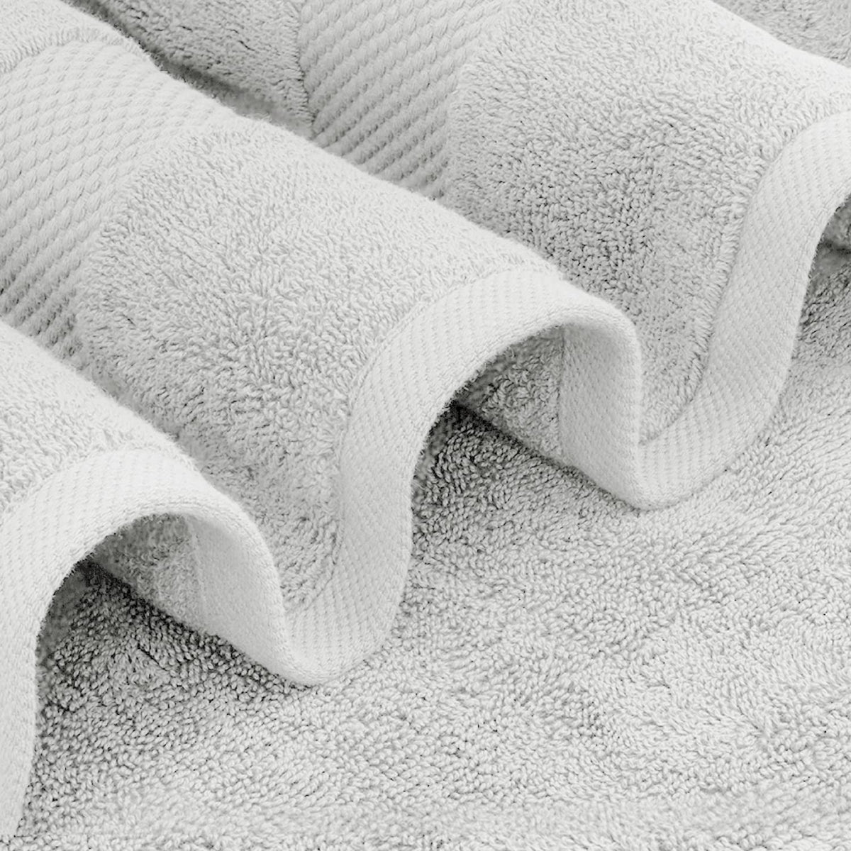 White Classic towel demonstration of high absorbency and quick-dry potential.