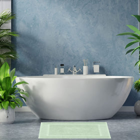 Absorbent White Classic bath mat with quick-dry performance