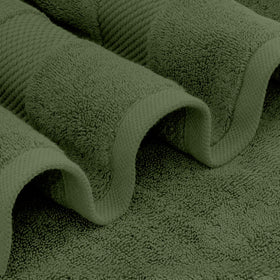 White Classic Luxury towel set absorption test demonstrates quick soaking and drying performance.