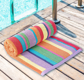 White Classic spa and pool towel suitable for sunbathing and drying.
