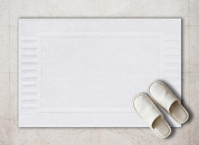White Classic 6-piece set provides coordinated bathroom comfort.