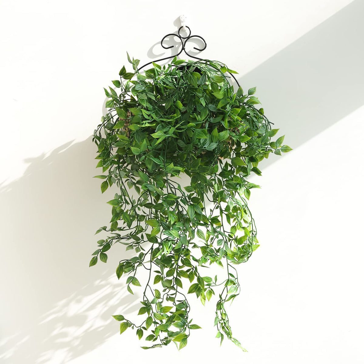Whonline waterproof, fade-resistant leaves stay vibrant with simple dusting.