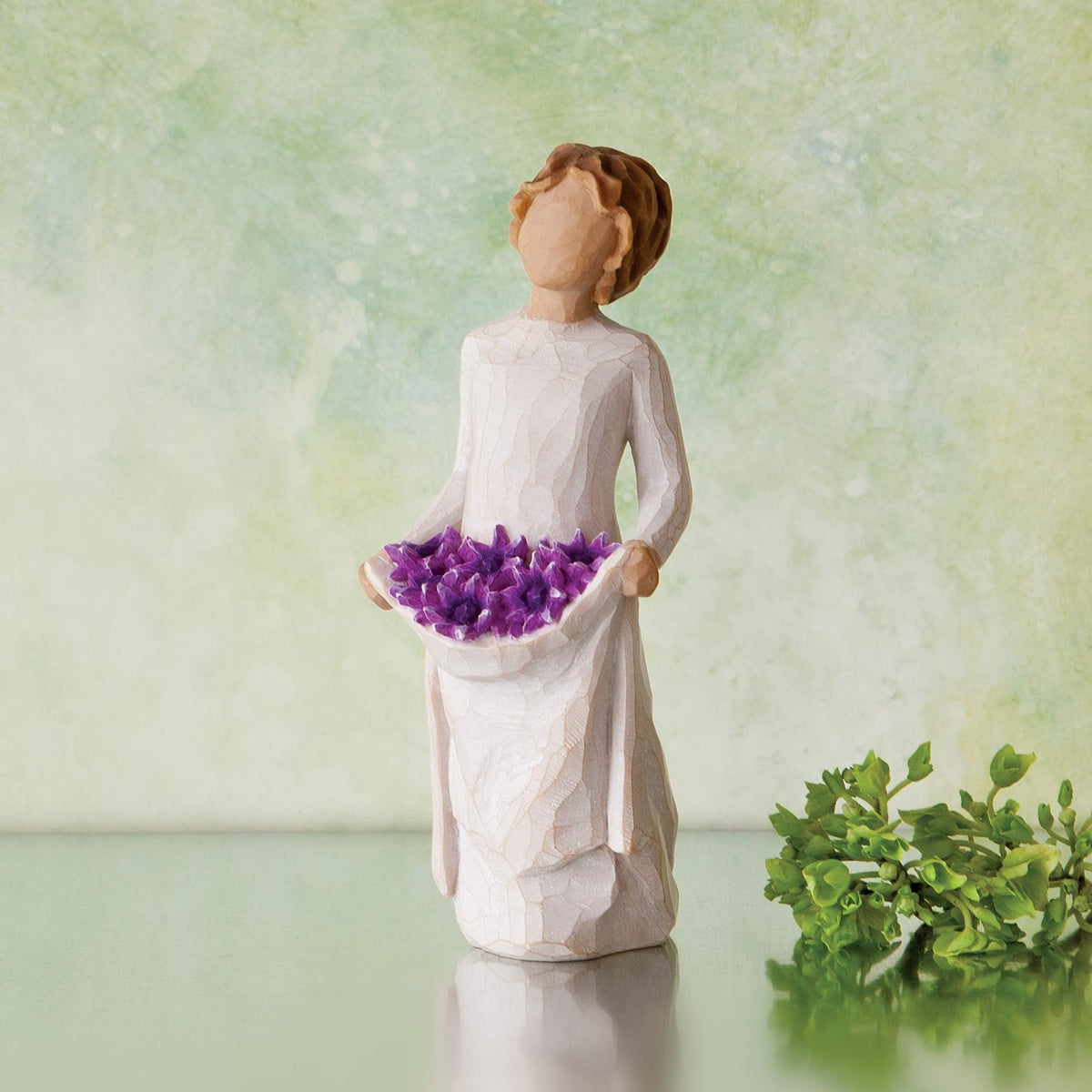 Willow Tree Simple Joys ready-to-gift packaging simplifies celebrating friendship.