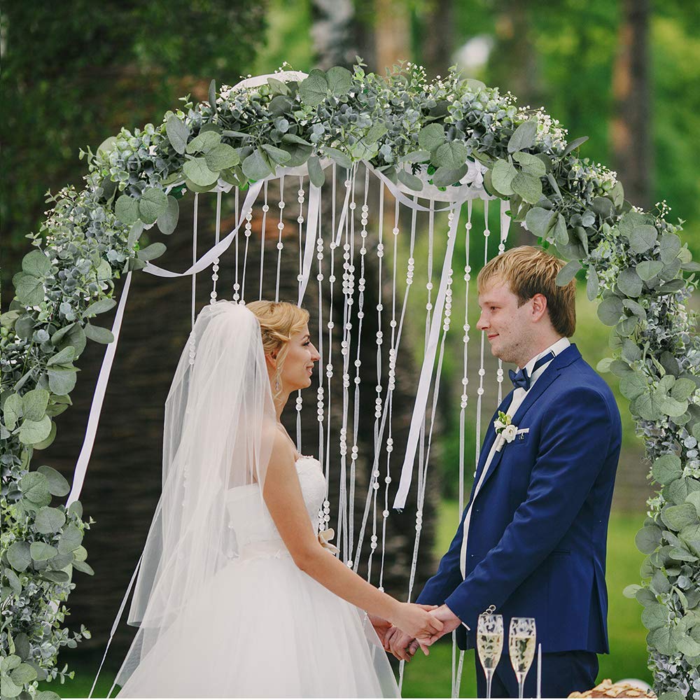 Winlyn silk-leaf eucalyptus garland suited for indoor or outdoor decor.