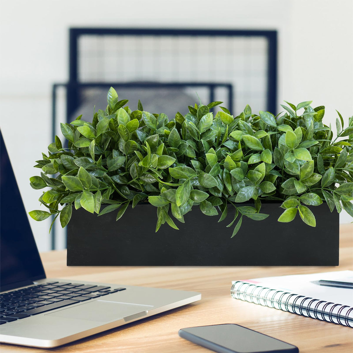 Wedding table decor with Winlyn artificial boxwood for a timeless touch.