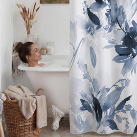 WITHLOC water-repellent fabric resists splashes for a drier shower.